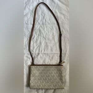 Michael Kors Jet Set Travel Double Gusset Women's White Signature/Crossbody Bag